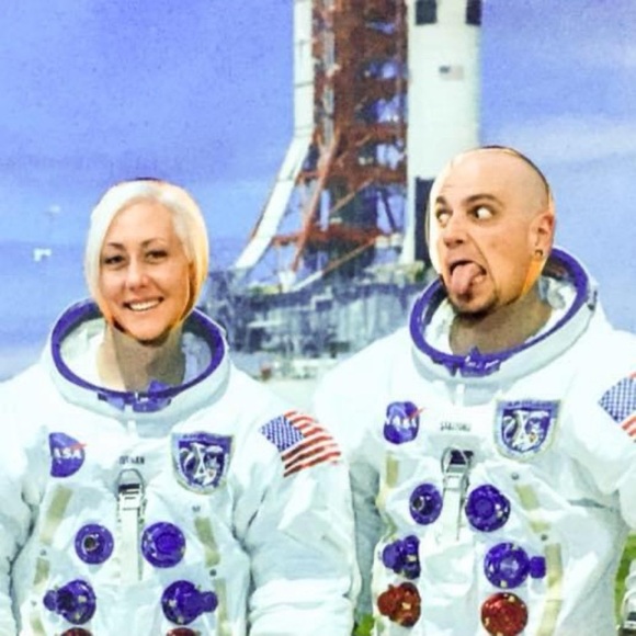 Meet your Poshers, Denovan & Elizabeth - Picture 4 of 5